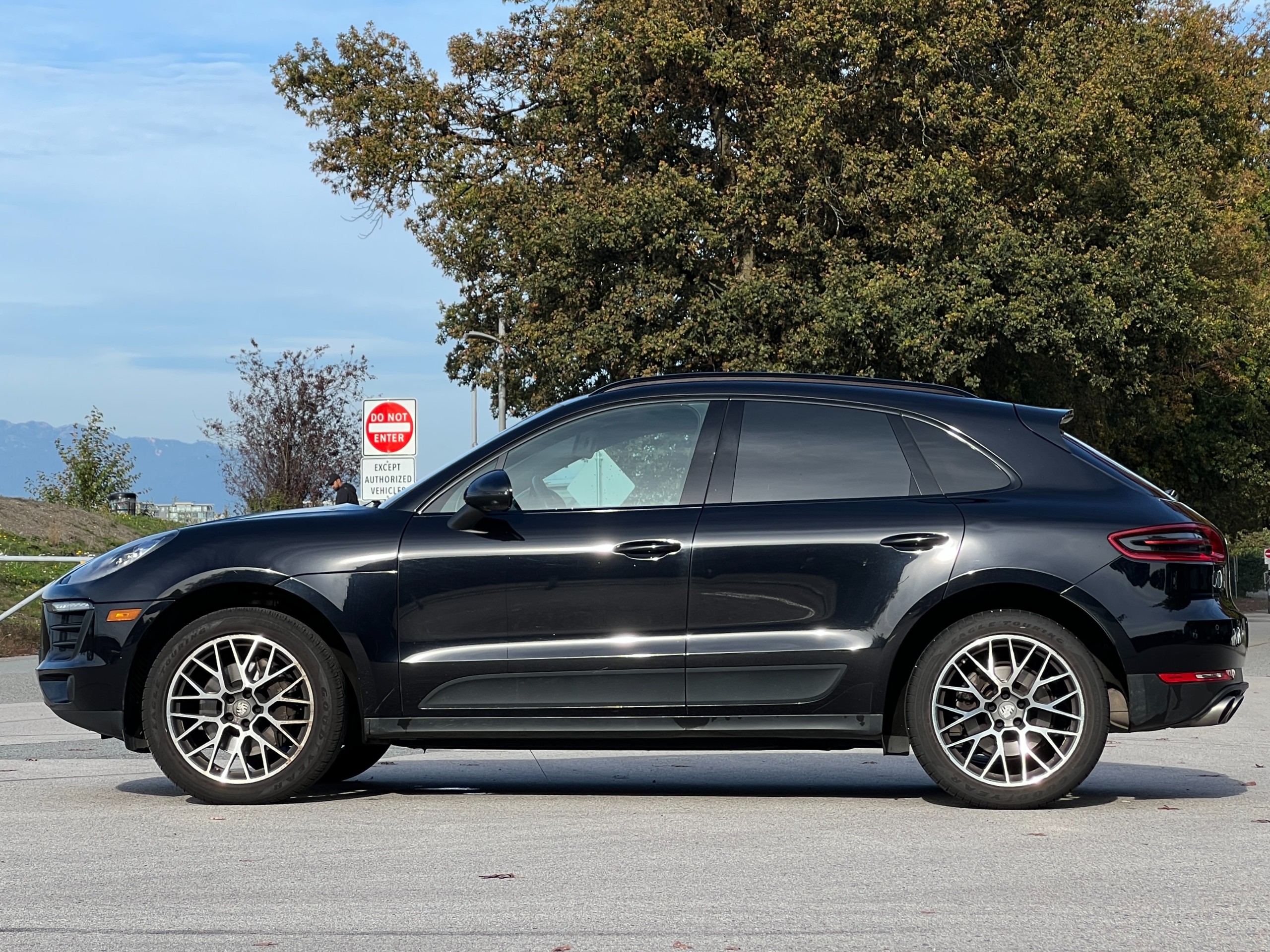 2018 Porsche Macan s | BC Local - Image 4